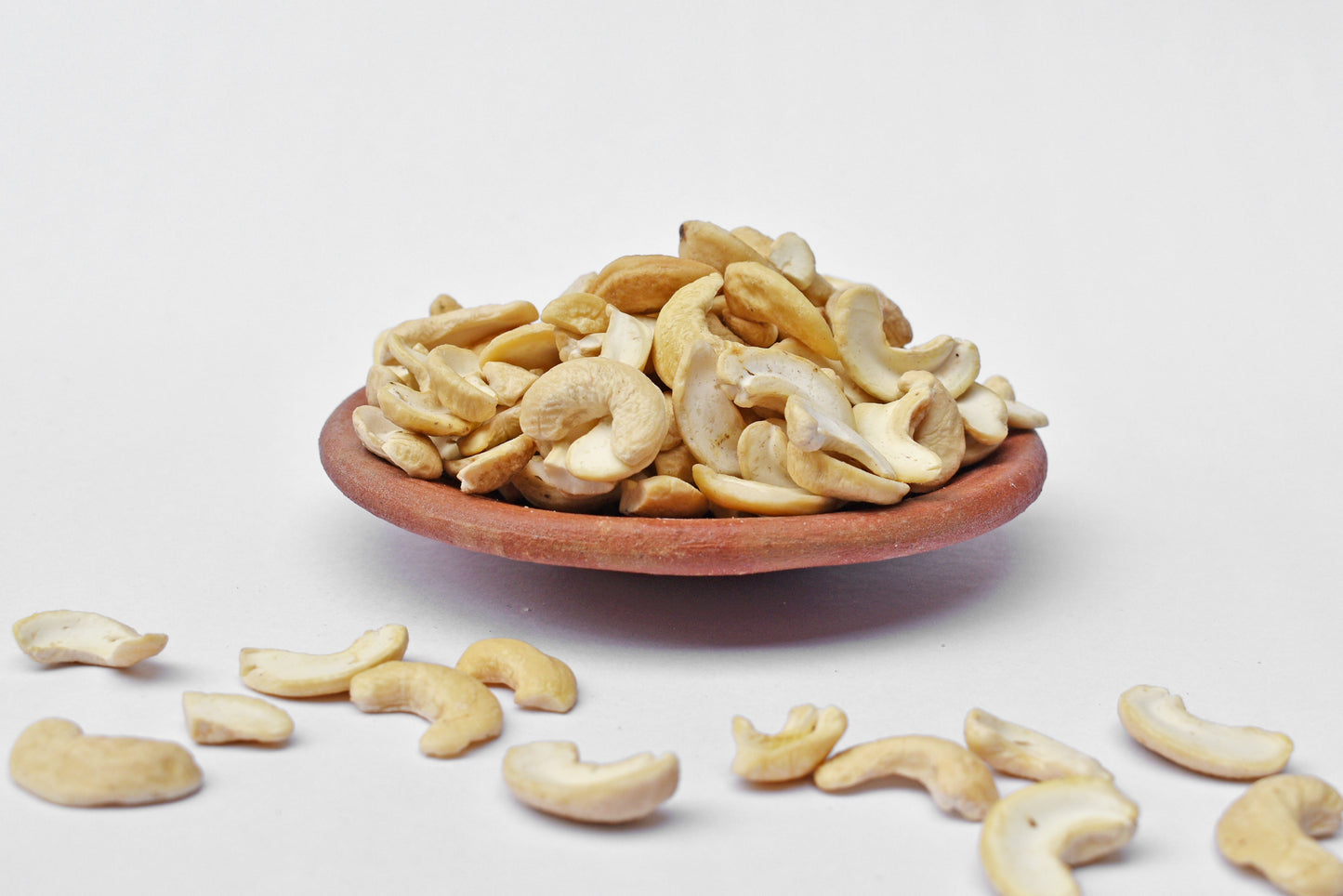 CASHEW HALF BROKEN